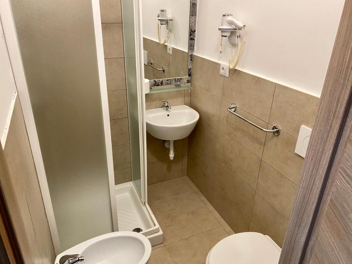 Twin Room Private Bathroom