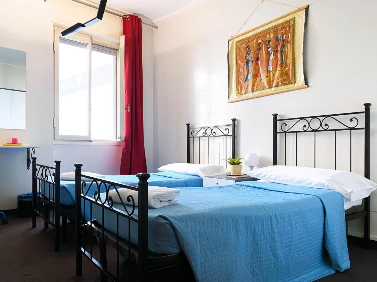 Chambre Double ou Lits Jumeaux avec Salle de Bains Commune